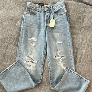 Levi’s Ribcage Straight Ankle Jeans